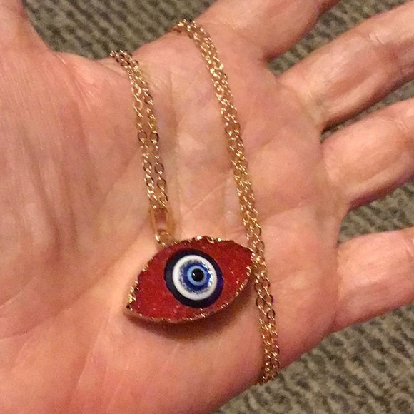 - NEW, Fuchsia Turkish Evil Eye Pendant & Golden Chain Necklace. - Picture 3 of 12